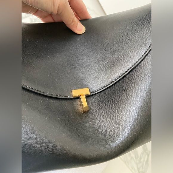 Toteme Large T-Lock leather shoulder bag - Picture 9 of 14